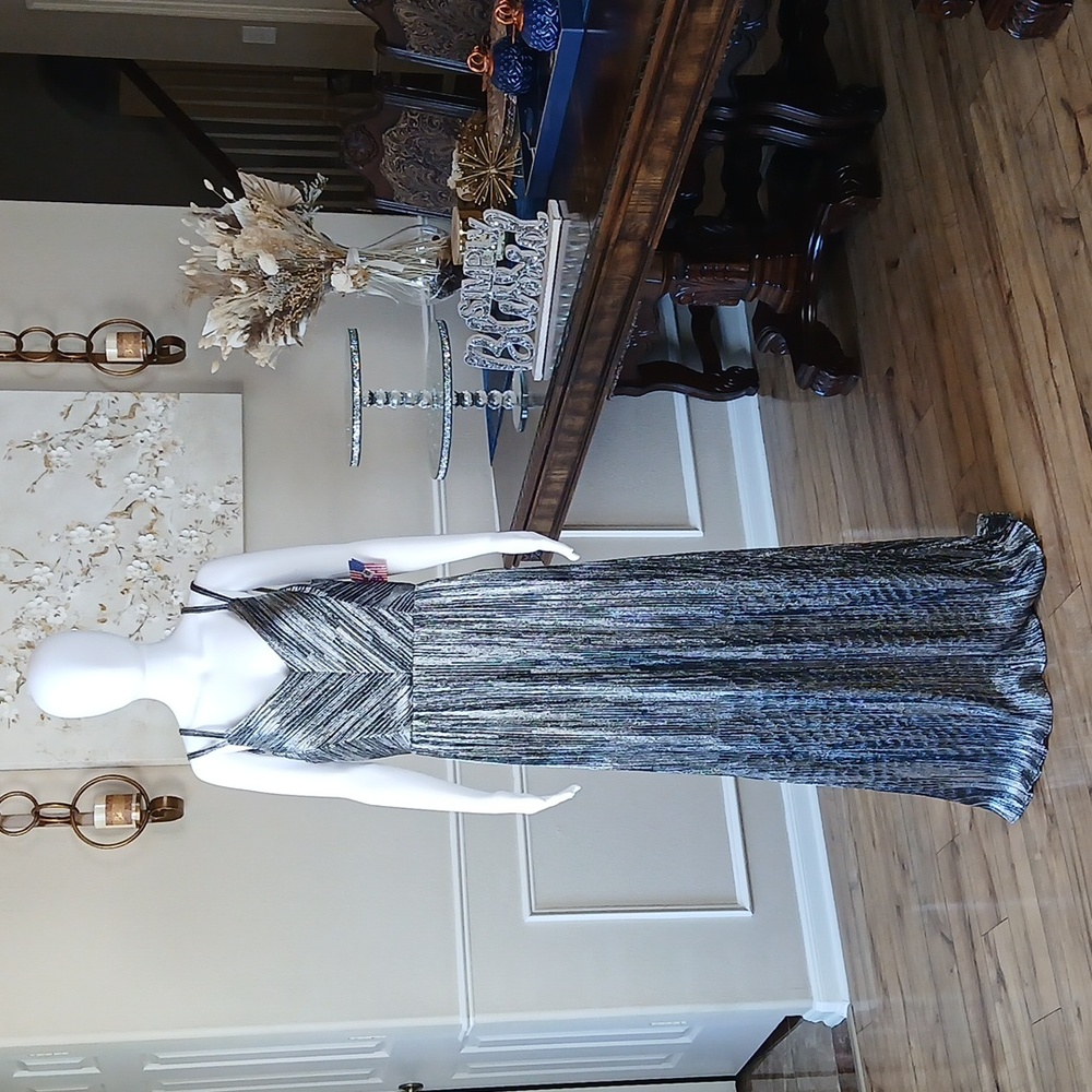 New Women's Black And Silver V-Neck Floor-Length Dress By NW Nightway. Size 12 - Picture 10 of 17